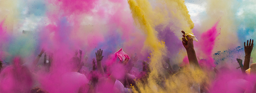El Holi Festival tiñe de arcoiris el municipio de Adeje