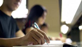 Economía concede 32 becas para estudiar negocios internacionales