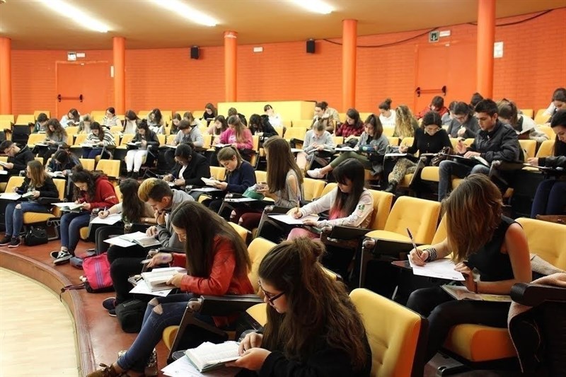 El 41,7% de los universitarios se ve “sobrecualificado” para su trabajo.