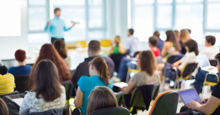 ¿Por qué se le da tan poco valor a estudiar FP en España?